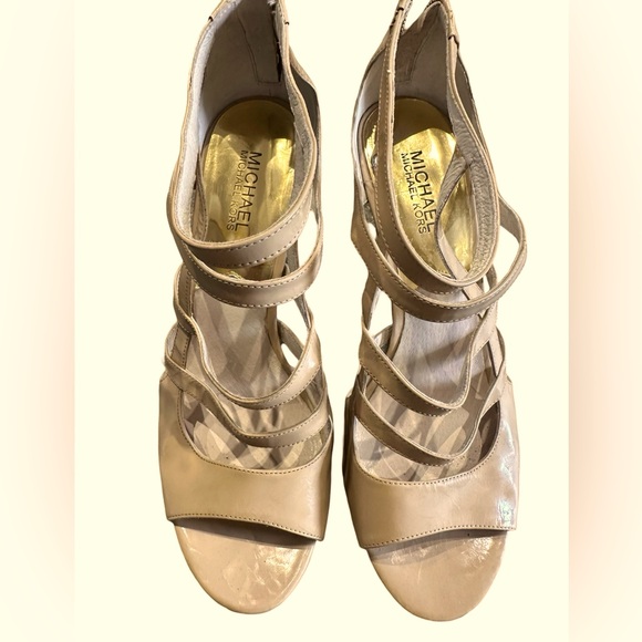 Michael Kors strappy peep toe stilettos in sand coloured patent leather - Picture 4 of 15